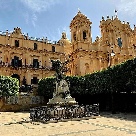 Casa Landolina Noto Apartment Exterior photo